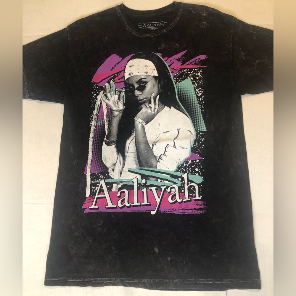 Vintage Aaliyah Short Sleeve Graphic T-shirt - Medium.